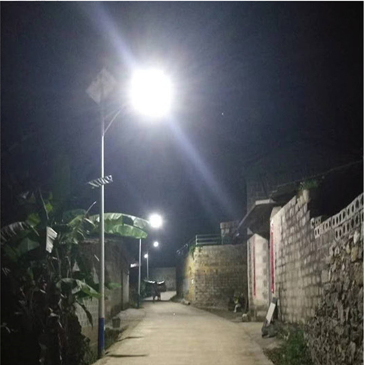 太阳能路灯不亮大都是蓄电池报废--太阳能路灯维修怎样选择蓄电池呢？